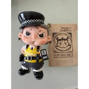 Dazey Detective - New with cute detective folder and cards